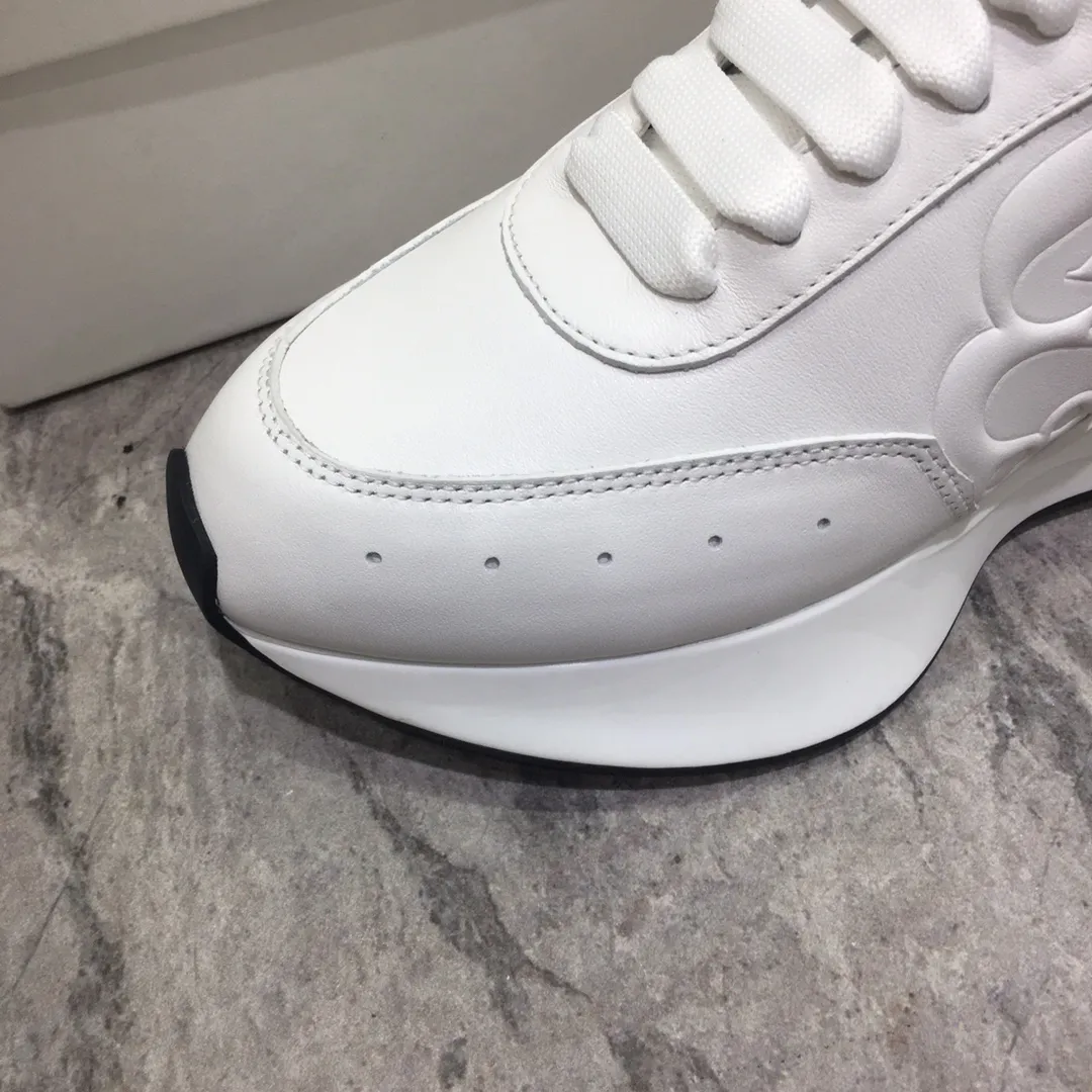 👟👟Ex-factory price 560👟👟 Women's shoes Women's clothing Women's shoes Women's clothing ALEXANDER MCQUEEN/Alexander McQueen 2022 early spring new style S👟👟Ex-factory price rint sports running dad shoes top version S👟👟Ex-factory price rint Runner The upper and outline Seal logo are made of white imported environmentally friendly leather splicing and printed embossed font technology. Alexander McQueen LUGO logo on the heel and tongue with Alexander McQueen signature. The sneakers feature an oversized runner's sole, which makes running comfortable and convenient. Fabric: Calfskin and cloth Lining: Mesh and sheepskin lining Filled heel non-slip and wear-resistant back cover Feet: Imported👟👟OLo injection molded sheepskin feet Outsole:👟👟Factory price U vacuum film combined with T👟👟Factory price U material Standard code number 35-45 Women's code 35-39 Men's code 40-44 40 is the custom size for women's clothing, 39 and 45 are the custom size for men's clothing.